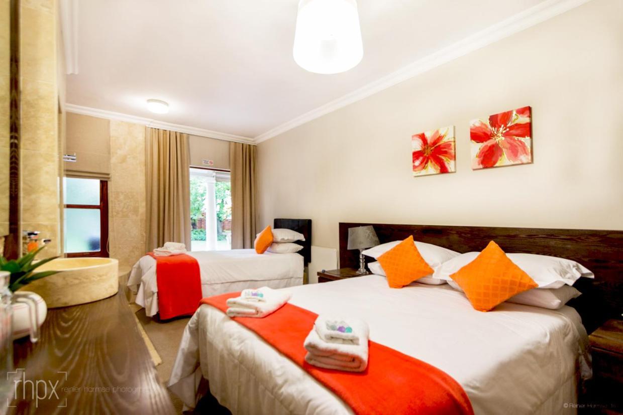 Or Tambo Guest House Kempton Park Exterior foto