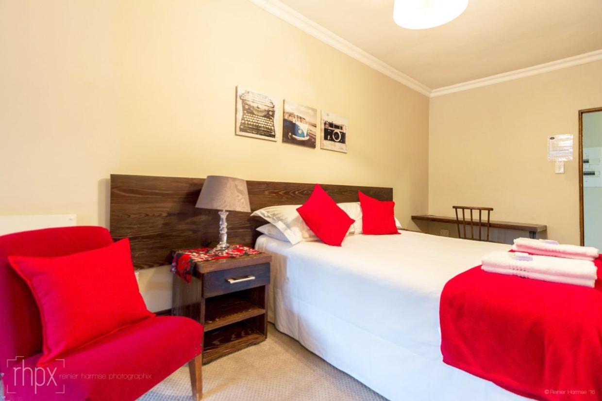 Or Tambo Guest House Kempton Park Exterior foto