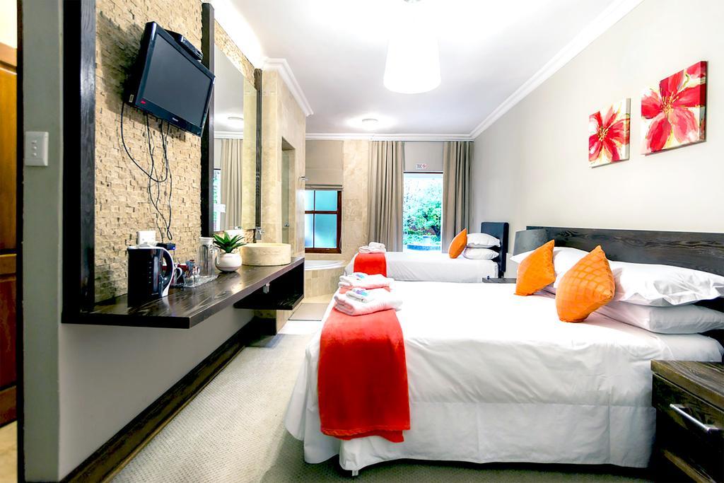 Or Tambo Guest House Kempton Park Exterior foto