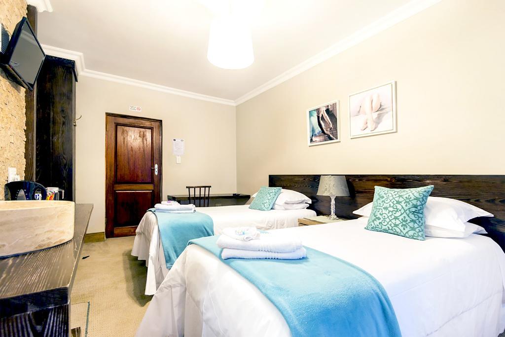 Or Tambo Guest House Kempton Park Exterior foto
