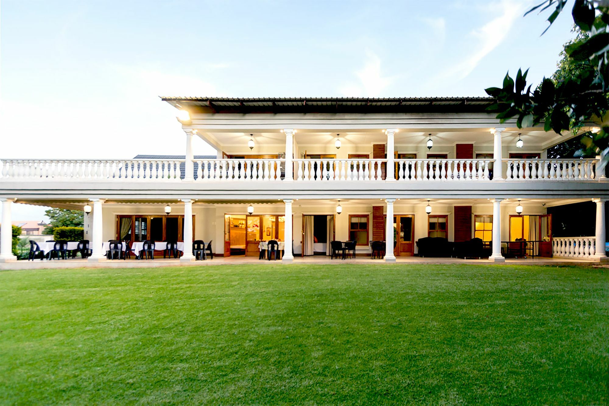 Or Tambo Guest House Kempton Park Exterior foto